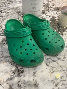 CROCS men’s Classic Clog in Bright Green size 11